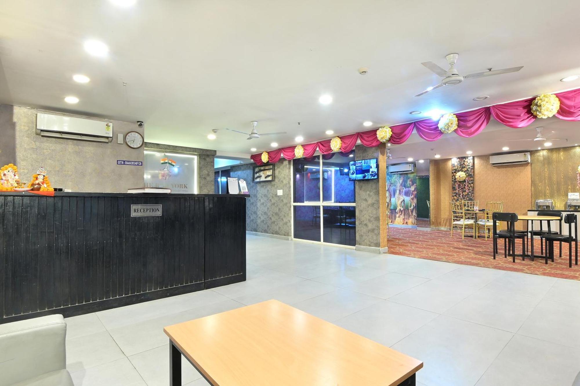Hotel Red York By Byob Hotels Noida Extérieur photo