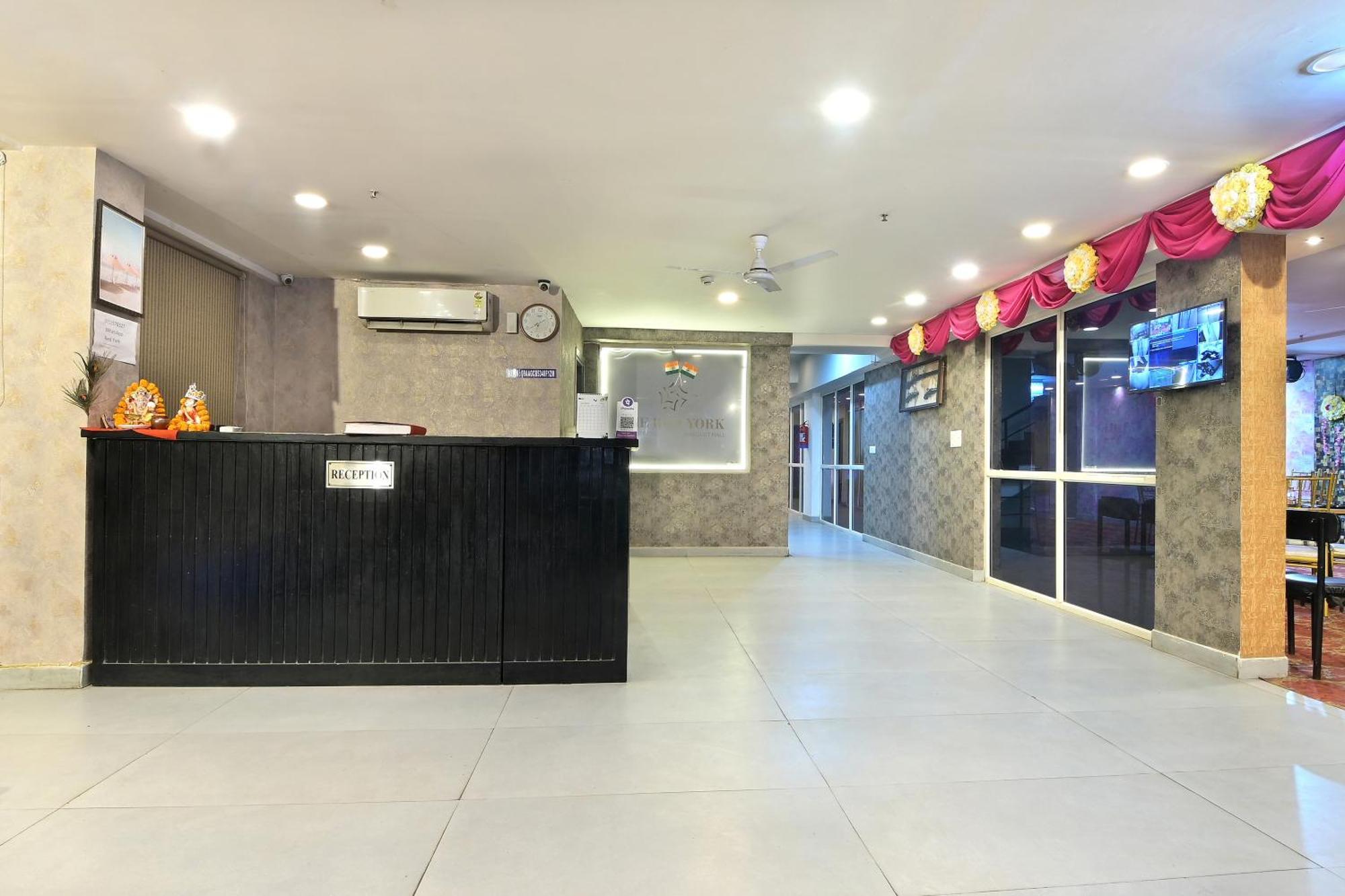 Hotel Red York By Byob Hotels Noida Extérieur photo