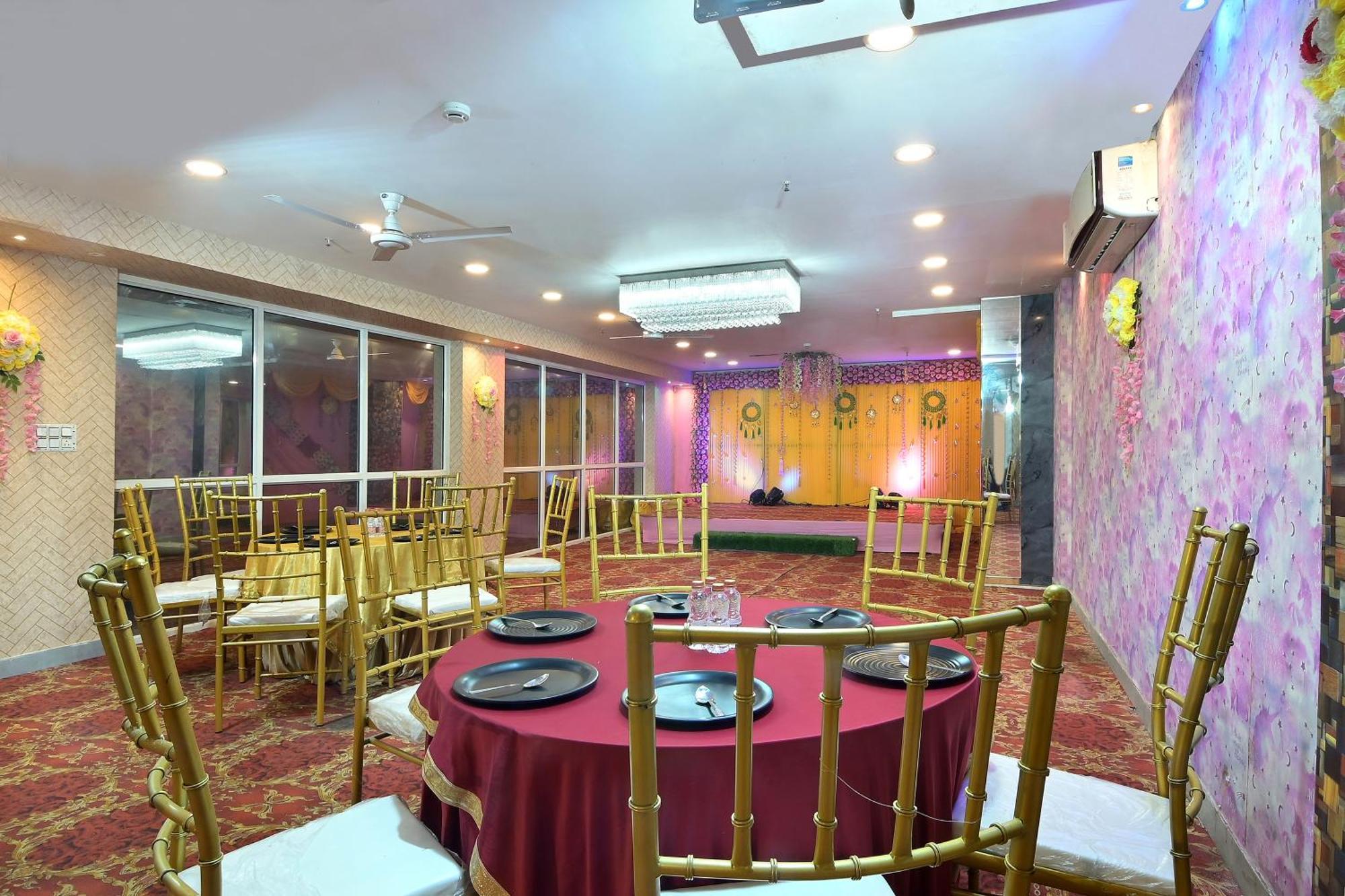 Hotel Red York By Byob Hotels Noida Extérieur photo