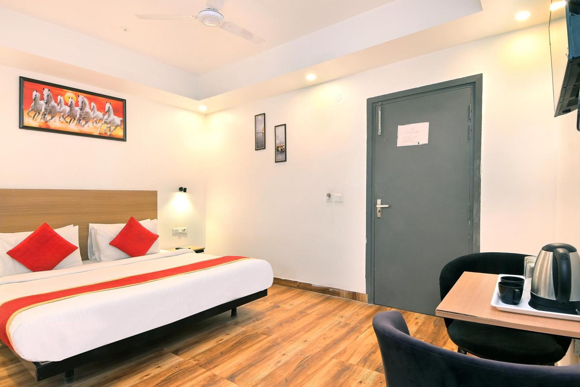 Hotel Red York By Byob Hotels Noida Extérieur photo