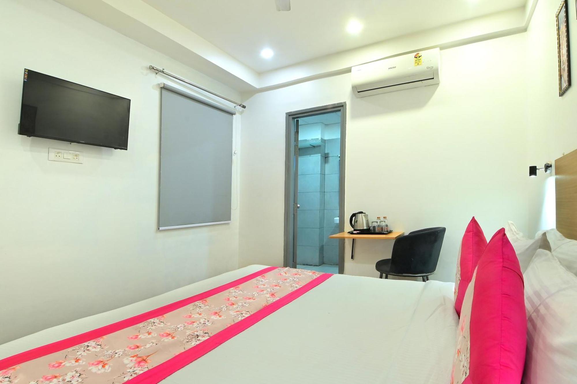 Hotel Red York By Byob Hotels Noida Extérieur photo