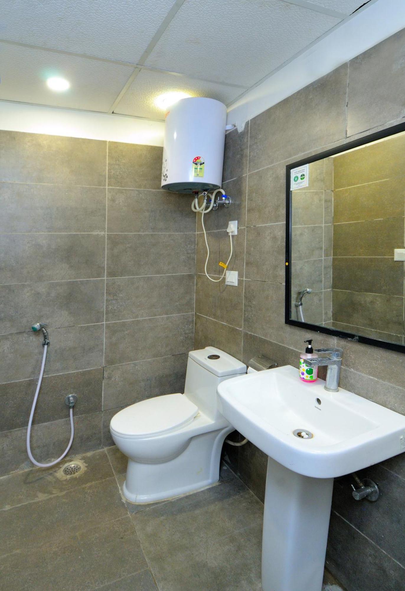 Hotel Red York By Byob Hotels Noida Extérieur photo