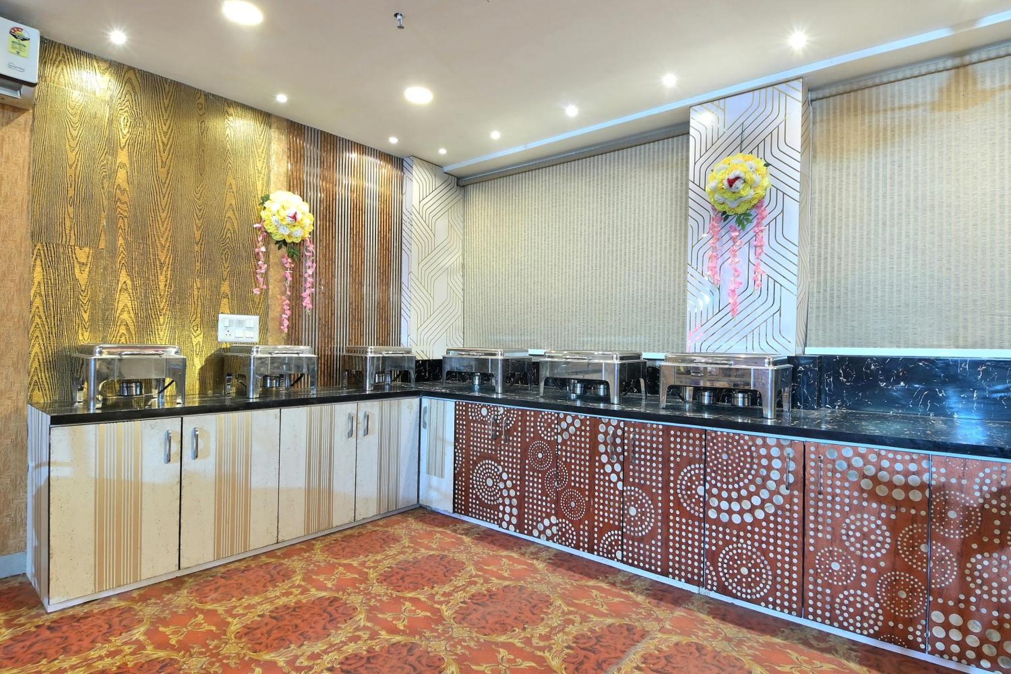 Hotel Red York By Byob Hotels Noida Extérieur photo
