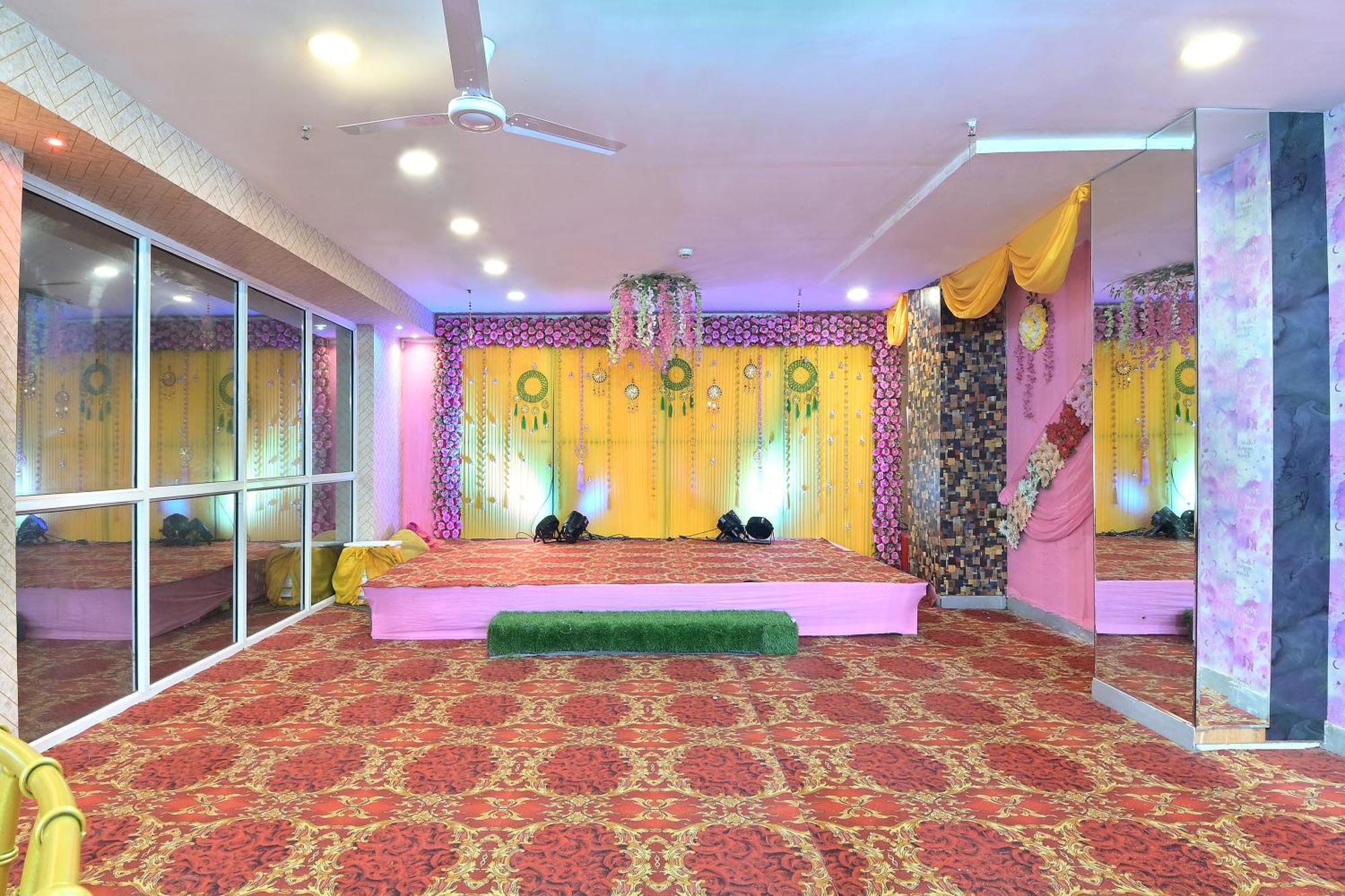 Hotel Red York By Byob Hotels Noida Extérieur photo