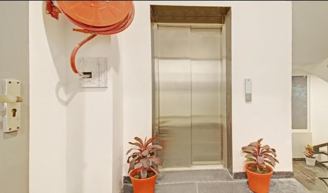 Hotel Red York By Byob Hotels Noida Extérieur photo