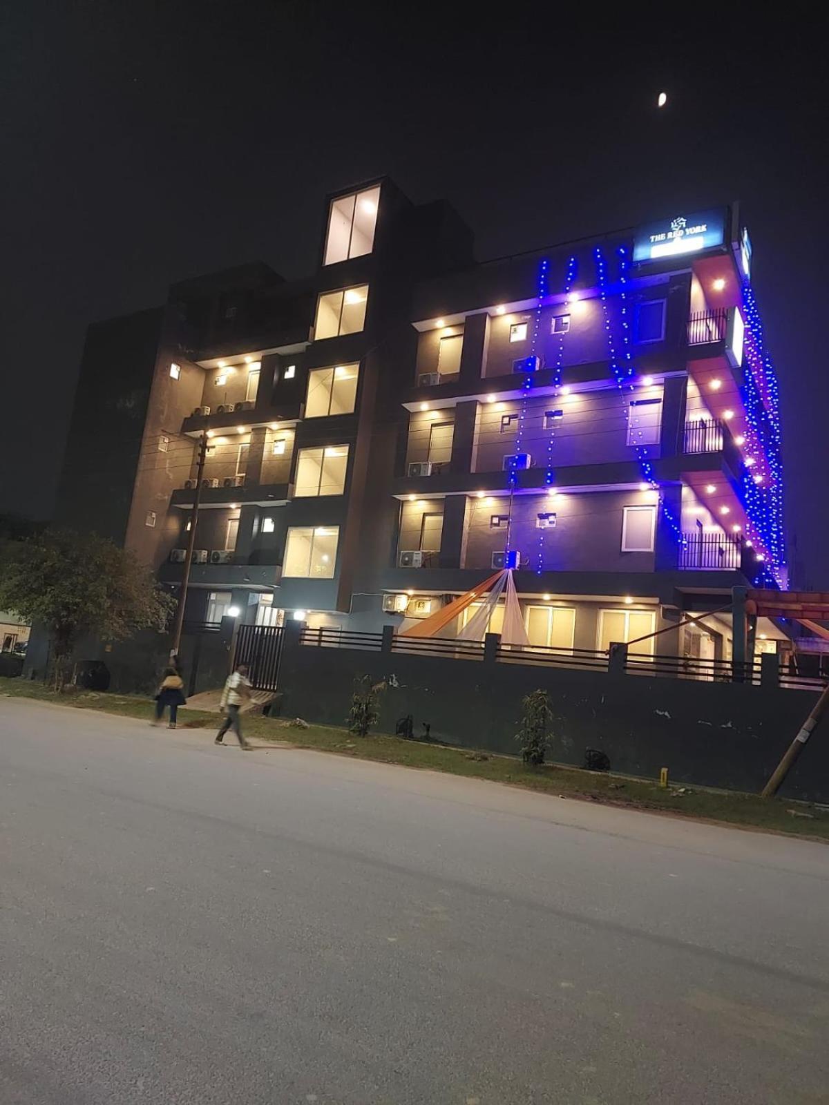 Hotel Red York By Byob Hotels Noida Extérieur photo