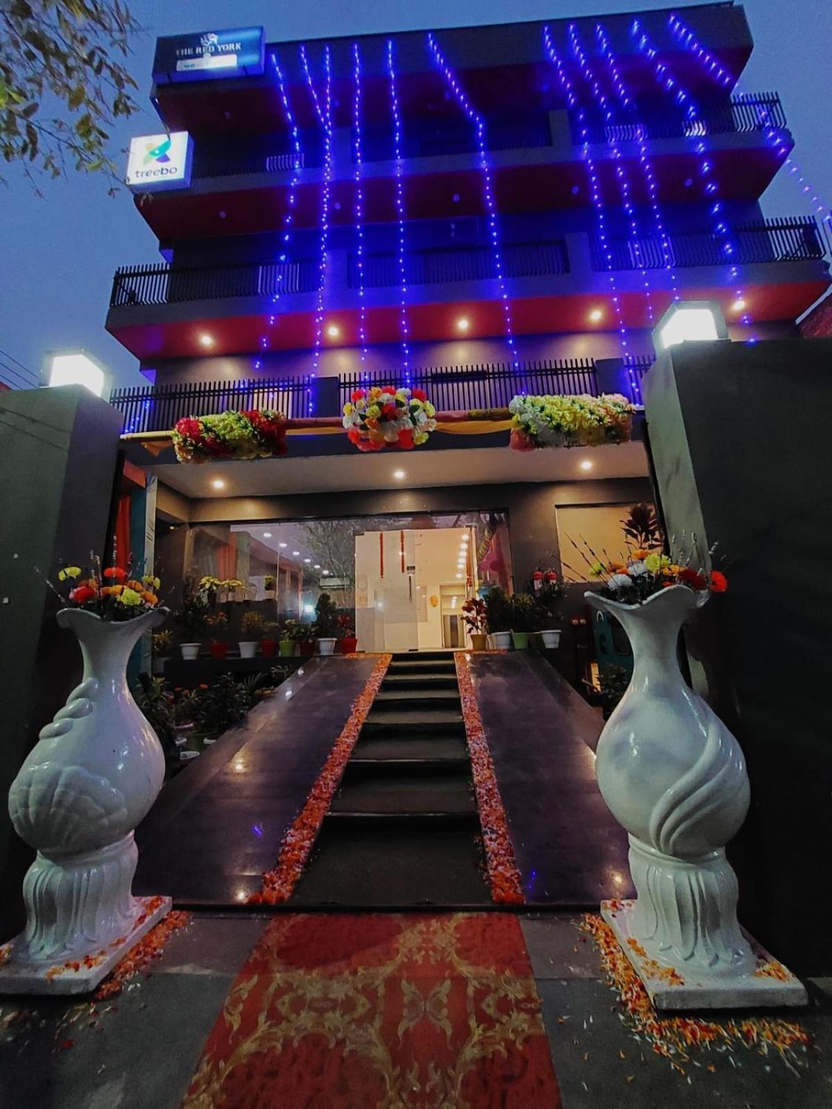 Hotel Red York By Byob Hotels Noida Extérieur photo