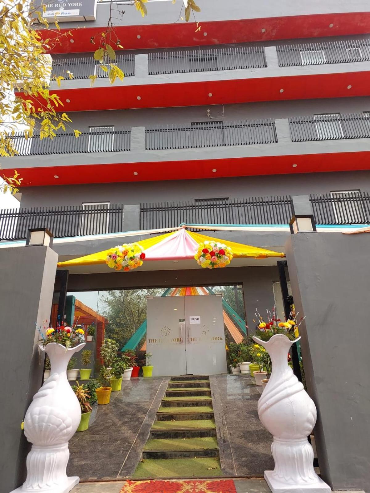 Hotel Red York By Byob Hotels Noida Extérieur photo