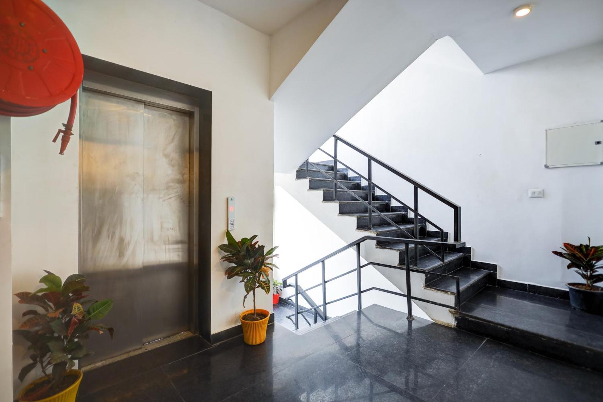 Hotel Red York By Byob Hotels Noida Extérieur photo