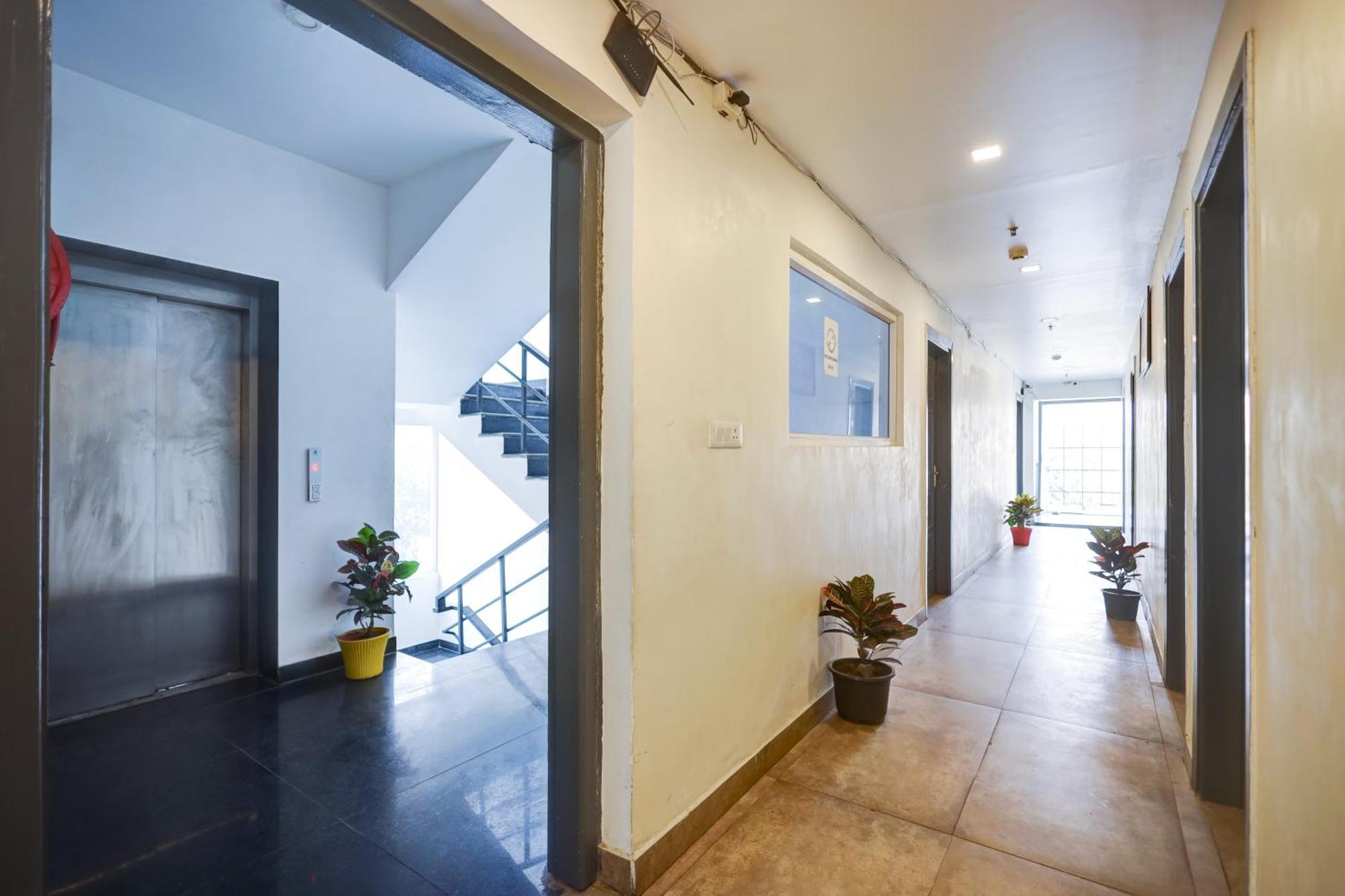 Hotel Red York By Byob Hotels Noida Extérieur photo