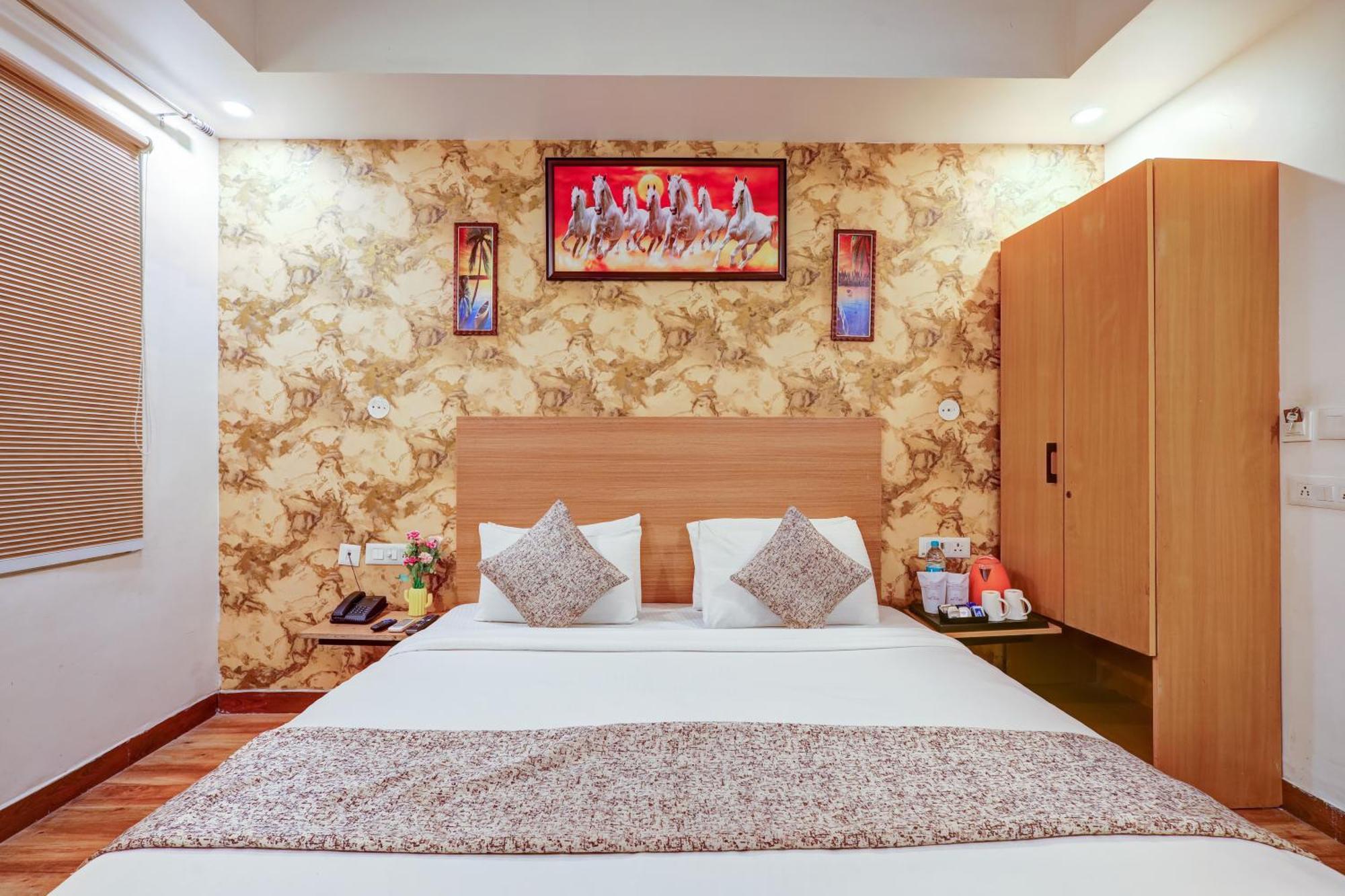 Hotel Red York By Byob Hotels Noida Extérieur photo