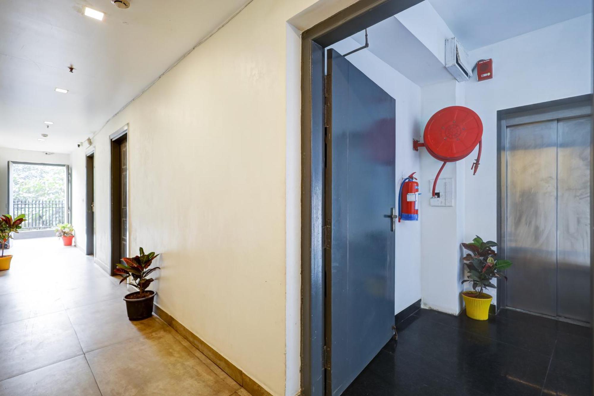 Hotel Red York By Byob Hotels Noida Extérieur photo
