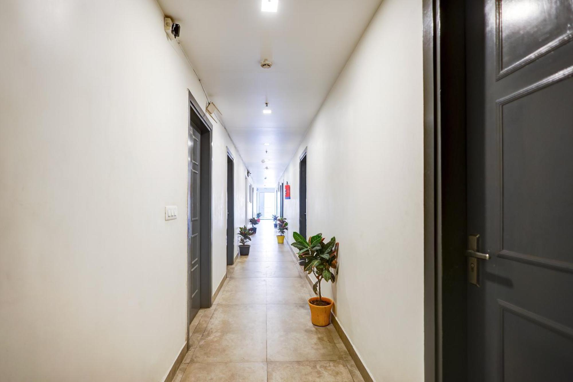 Hotel Red York By Byob Hotels Noida Extérieur photo