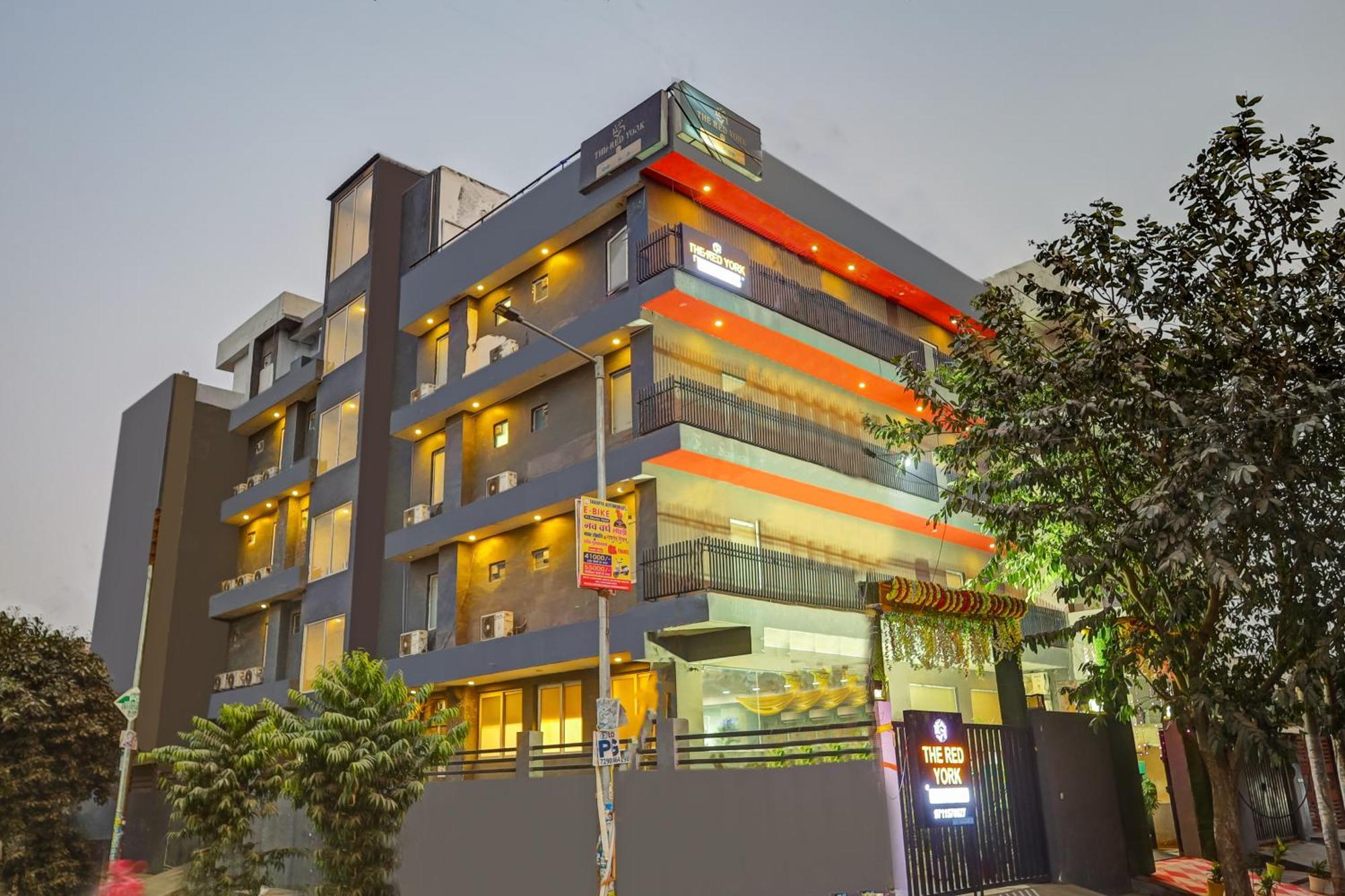 Hotel Red York By Byob Hotels Noida Extérieur photo
